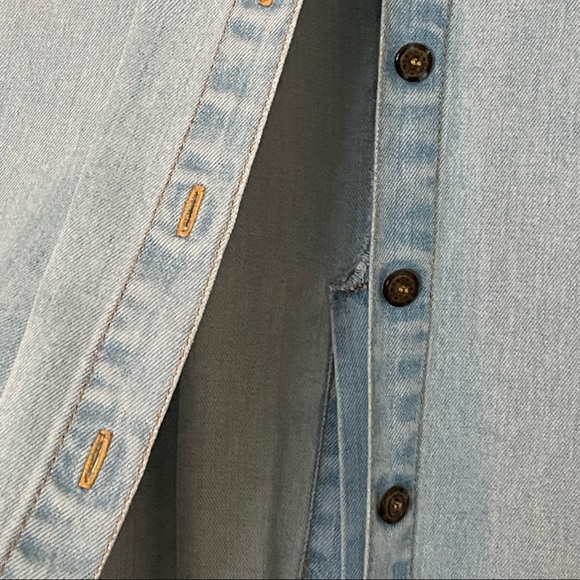 Click Color Me Cotton Long Sleeve, Collared Button Down in Denim, Made of Tencel - Picture 6 of 12